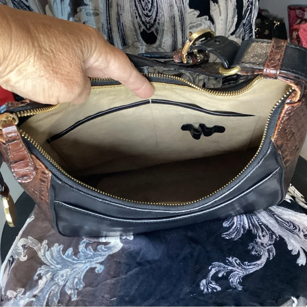 Brahmin Renee black Tuscan leather shoulder bag with croc embossed trim. - Picture 6 of 11